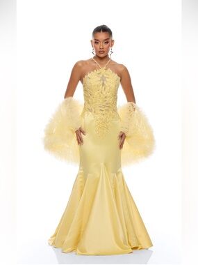 Elegant Yellow Halter Mermaid Evening Gown
